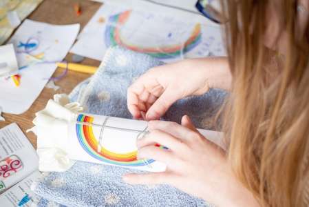 Osterkerzen basteln für Kinder