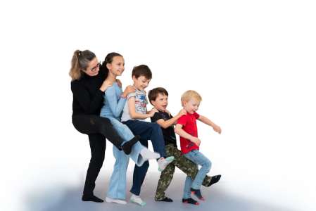 English Explorers - be among mother tongue