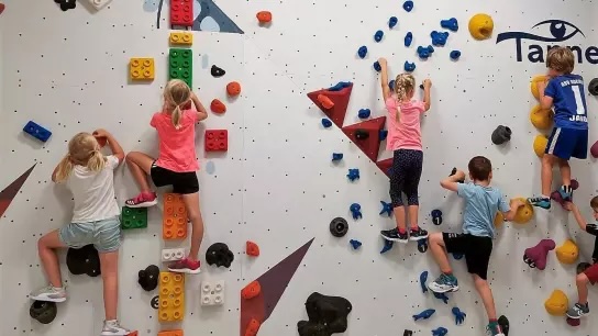 Kletter-Gruppe „pfiffige Kraxler“ für Kinder mit und ohne Behinderung Kletter-Gruppe „pfiffige Kraxler“ für Kinder mit und ohne Behinderung