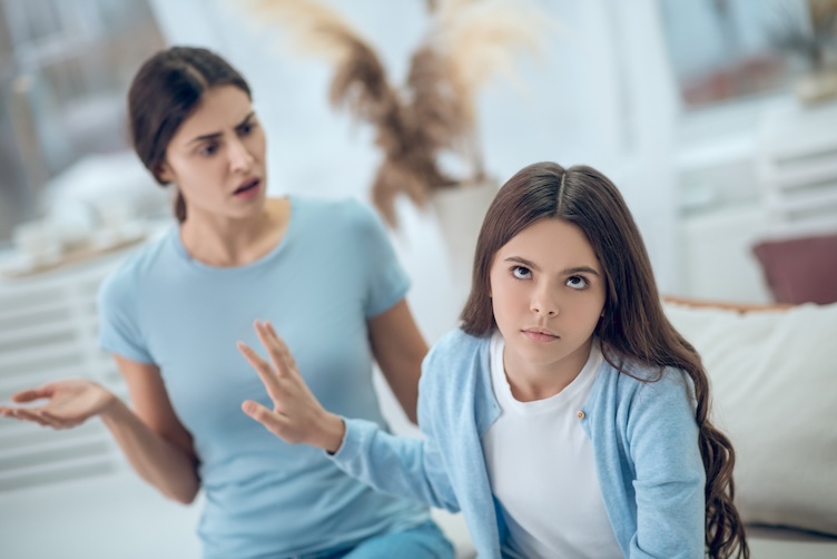 ONLINE: Du regst mich auf und nervst! Wenn Kinder in der Pubertät sind 